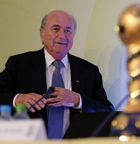 FIFA Başkanı Blatter, Türkiye'nin ev sahipliğinde düzenlenecek FIFA 20 Yaş Altı Dünya Kupası'nın resmi açılışına katılıp başlama vuruşunu yapacak
