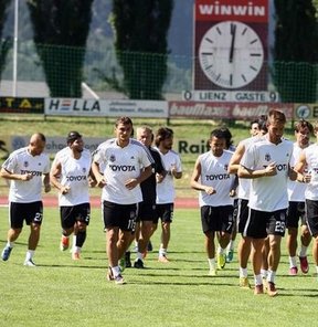Yeni sezon hazırlıklarını Avusturya'da sürdüren Beşiktaş Futbol Takımı'nın kamp programında değişikliğe gidildiği bildirildi