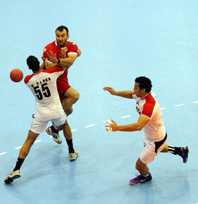 17. Akdeniz Oyunları'nda erkekler hentbol yarı final maçında Türkiye, Mısır'a 25-22 mağlup oldu