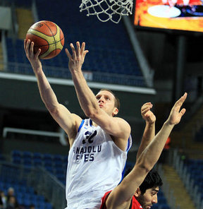 Beko Basketbol Ligi'nin son şampiyonu Galatasaray Medical Park, Anadolu Efes'in milli oyuncusu Sinan Güler'i transfer etmek istiyor