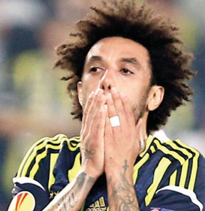 Fenerbahçe’de yapılan transferler bazı oyuncuları endişelendirmeye başladı