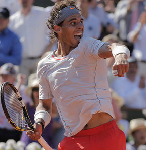 Fransa Açık'ta tek erkeklerde Nadal, Djokovic'i 4 saat 40 dakikalık oyun sonunda 3-2 yenerek, finalist oldu