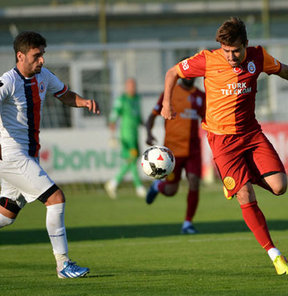 Galatasaray, hazırlık maçında PTT 1. Lig ekiplerinden İstanbul Büyükşehir Belediyespor'u 3-1 yendi