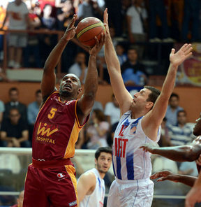 Beko Basketbol Ligi'nde Galatasaray Medical Park, Tofaş'ı 82-49 mağlup ederek yarı finale yükseldi