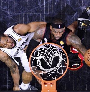 NBA finallerinde Miami Heat, San Antonio Spurs'u 109-93 yenerek seride durumu 2-2'ye getirdi