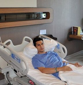 Beşiktaş'ın genç oyuncuları Necip Uysal ve Emre Özkan, ameliyat oldular