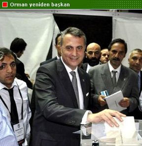 Beşiktaş Kulübü'nün olağan seçimli genel kurul toplantısında Fikret Orman yeniden başkan seçildi. 3850 oy alan Fikret Orman, 3 yıl daha başkanlık koltuğuna oturacak. Diğer aday Serdal Adalı ise 2088 oy aldı.