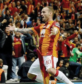 Sneijder Fenerbahçe'yi yaktı