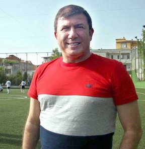 Eski milli futbolcu ve Avrupa gol kralı Tanju Çolak açıklamalarda bulundu