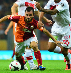 Galatasaraylı futbolcu Emre Çolak, Spor Toto Süper Lig'in 4. haftasında 1-1 berabere kaldıkları Medical Park Antalyaspor maçında ellerinden gelen mücadeleyi verdiklerini söyledi