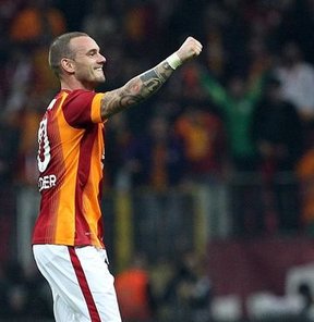 Türk derbisinin kahramanı Sneijder