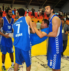 TB2L'de Akhisar Belediyespor'u 66-51 mağlup eden mackolik.com Uşak Üniversitesi, Beko Basketbol Ligi'nde oynamaya hak kazandı
