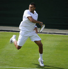 Wimbledon Tenis Turnuvası'nda, tek erkeklerde 6 numaralı seri başı Fransız Jo-Wilfried Tsonga, sakatlığı nedeniyle maçtan çekildi.