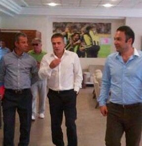 Fenerbahçe Futbol Takımı'nın yeni teknik direktörü Ersun Yanal, Fenerbahçe Can Bartu Tesisleri'ni gezdi